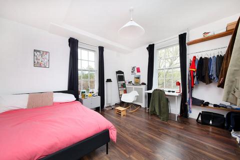1 bedroom flat for sale, Winfield House, Vicarage Crescent, London
