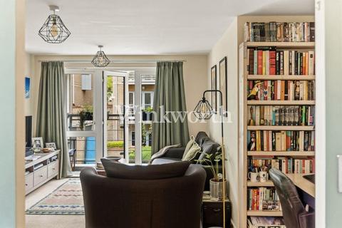 2 bedroom apartment for sale, Princes Close, London, N4