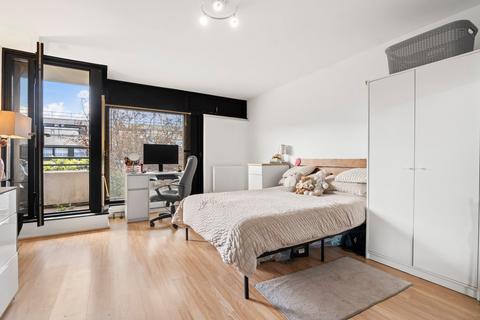 Studio to rent, Broadfield Lane, Camden, London
