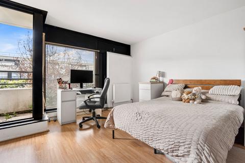 Studio to rent, Broadfield Lane, Camden, London