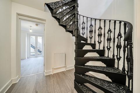 3 bedroom apartment for sale, Harmer Street, Gravesend, Kent
