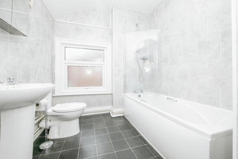 2 bedroom terraced house to rent, Bulstrode Road, IPSWICH