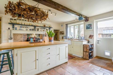 5 bedroom detached house for sale, Wymondham Road, East Carlton, Norwich