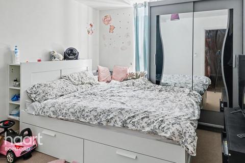 1 bedroom apartment for sale, Mercury Gardens, Romford