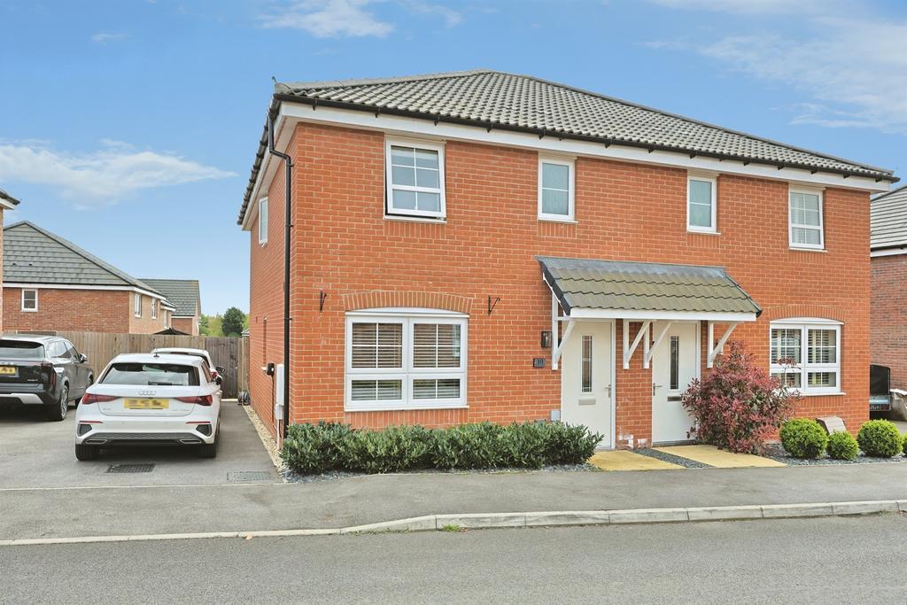 3 bedroom semi-detached house for sale