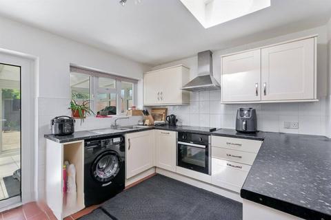 3 bedroom semi-detached house to rent, The Drive, Feltham, TW14