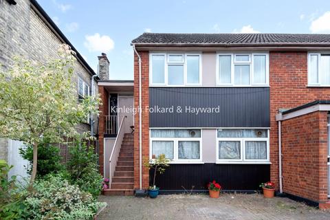 2 bedroom flat to rent, Woodberry Gardens, London, N12
