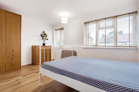 2 bedroom flat to rent, Woodberry Gardens, London, N12