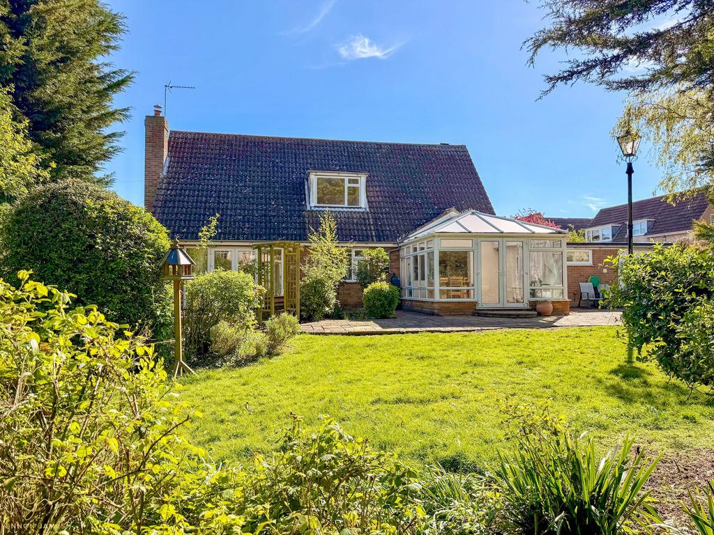 Quaker Close, Huntingdon PE28 4 bed detached house for sale - £475,000