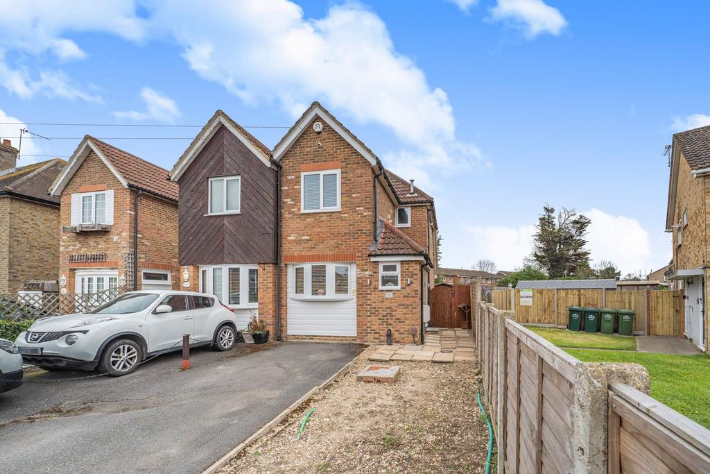 Detached house exterior, driveway