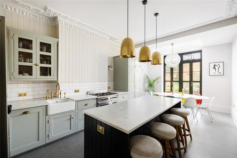 7 bedroom end of terrace house for sale, Cassland Road, London, E9