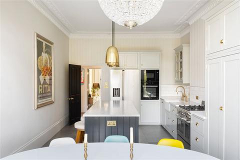 7 bedroom end of terrace house for sale, Cassland Road, London, E9