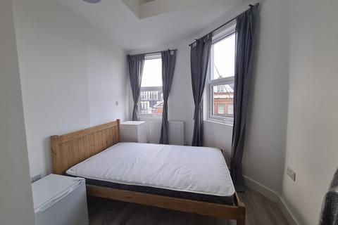 1 bedroom in a flat share to rent, Kilburn High Road, London, NW6