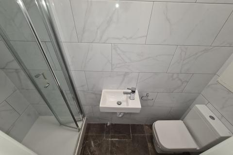 1 bedroom in a flat share to rent, Kilburn High Road, London, NW6
