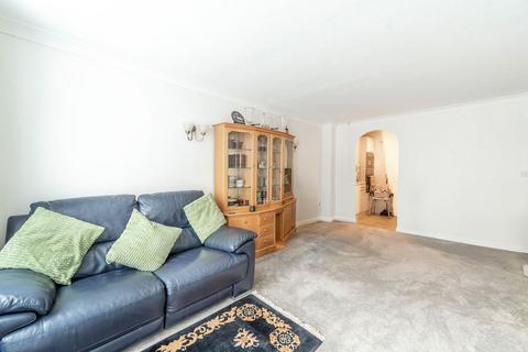 1 bedroom flat for sale, Oakdene Close,, Harrow, Pinner, HA5
