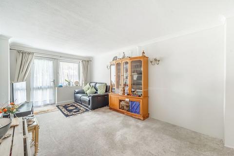 1 bedroom flat for sale, Oakdene Close,, Harrow, Pinner, HA5