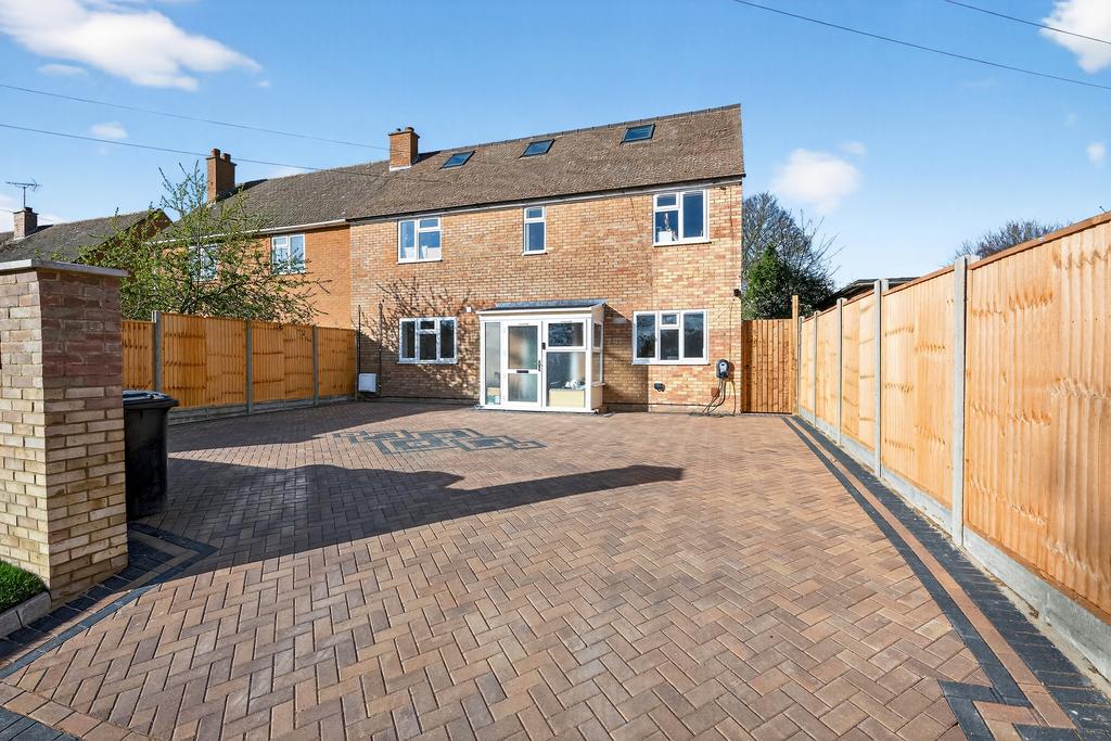 5 bedroom semi-detached house for sale