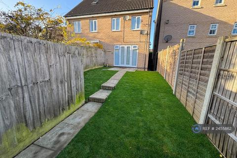 3 bedroom semi-detached house to rent, Burywell Road, Wellingborough, NN8