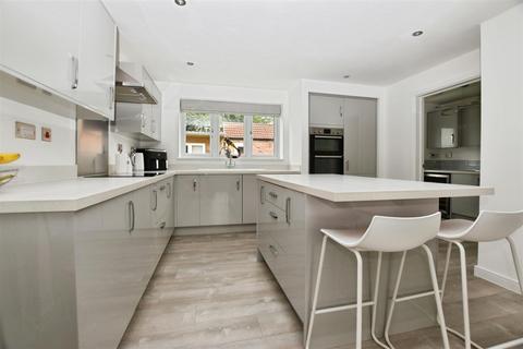 4 bedroom detached house for sale, Cape Drive, Anlaby, Hull