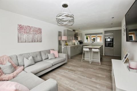 4 bedroom detached house for sale, Cape Drive, Anlaby, Hull