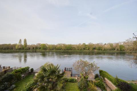 undefined, Chiswick Staithe, Chiswick, W4