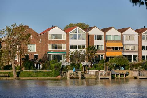 undefined, Chiswick Staithe, Chiswick, W4