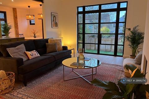 2 bedroom flat to rent, Hadley Road, Barnet - London, EN5