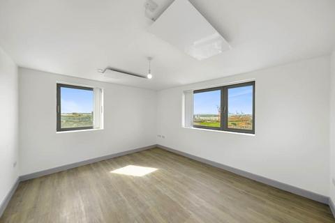 3 bedroom flat to rent, Cambray Rd, London, SW12