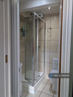 1 bedroom in a flat share to rent, Agar Grove, Camden Town, NW1