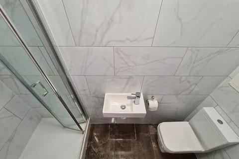 1 bedroom in a flat share to rent, Kilburn High Road, London, NW6