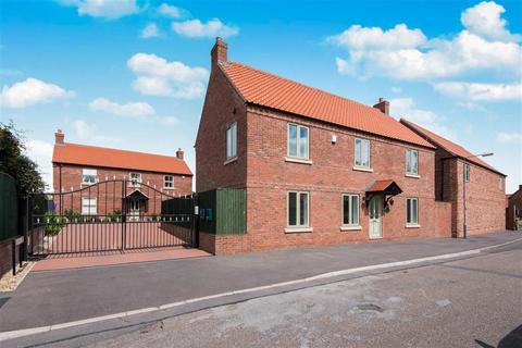 5 bedroom detached house to rent, Welwyn Close, East Markham, NEWARK
