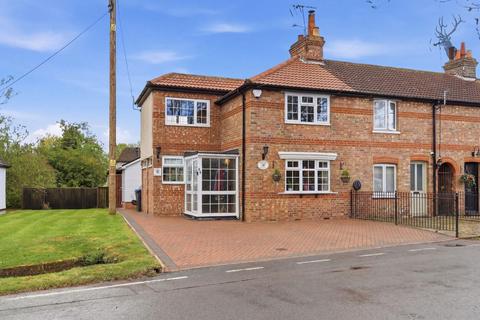 3 bedroom end of terrace house for sale, Weald Hall Lane, Thornwood, CM16