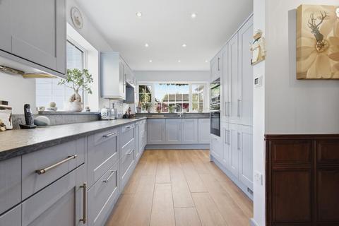 3 bedroom end of terrace house for sale, Weald Hall Lane, Thornwood, CM16