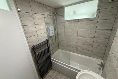 2 bedroom flat to rent, Poplar Grove, London, N11