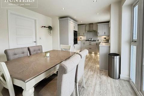 4 bedroom detached house for sale, Green view, Barnsley