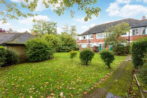 2 bedroom flat to rent, Ossulton Way London N2