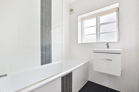 2 bedroom flat to rent, Ossulton Way London N2