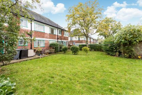2 bedroom flat to rent, Ossulton Way London N2