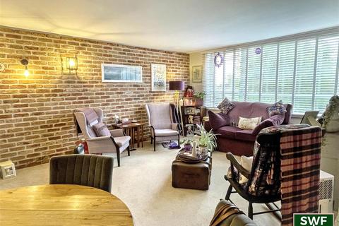 2 bedroom apartment for sale, Lime Tree Avenue, Wolverhampton