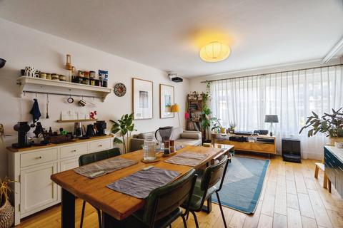3 bedroom ground floor maisonette for sale, West Avenue Road, London, E17