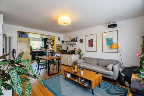 3 bedroom ground floor maisonette for sale, West Avenue Road, London, E17