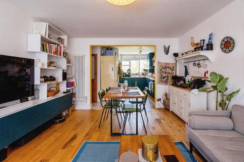 3 bedroom ground floor maisonette for sale, West Avenue Road, London, E17