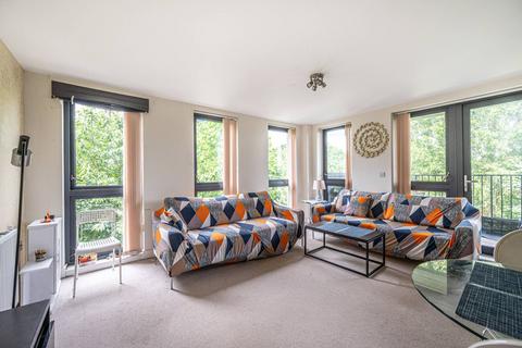 2 bedroom flat to rent, Plamer Court, Colindale, London, NW9