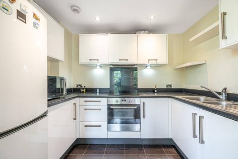 2 bedroom flat to rent, Plamer Court, Colindale, London, NW9