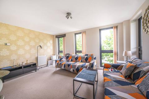 2 bedroom flat to rent, Plamer Court, Colindale, London, NW9