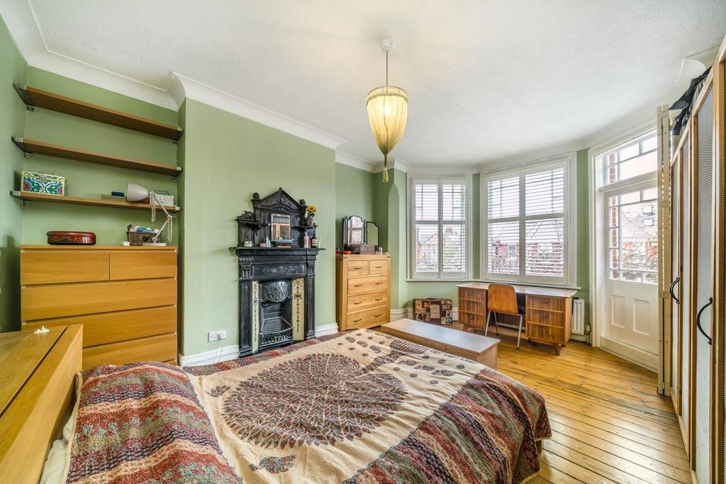 Bedroom, fireplace