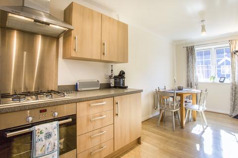 2 bedroom flat to rent, Kittiwake Court, Stowmarket, IP14