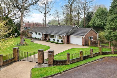 3 bedroom detached bungalow for sale, Glen Close, Kingswood, Tadworth
