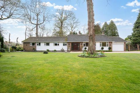 3 bedroom detached bungalow for sale, Glen Close, Kingswood, Tadworth
