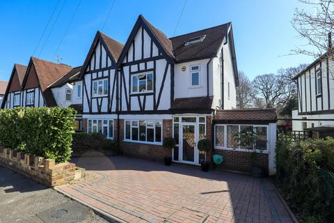 Court Avenue, Coulsdon